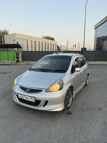 маленькая машина: Honda Fit: 2004 г., 1.5 л, Вариатор, Бензин, Хэтчбэк