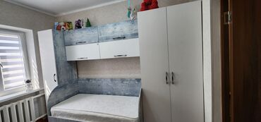 детский мебели: Продаю детский спальный гарнитур б/у в отличном состоянии. шкаф пенал