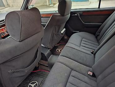 ford 5 1 transit: Mercedes-Benz E 220: 2.2 l | 1993 il Sedan — 5
