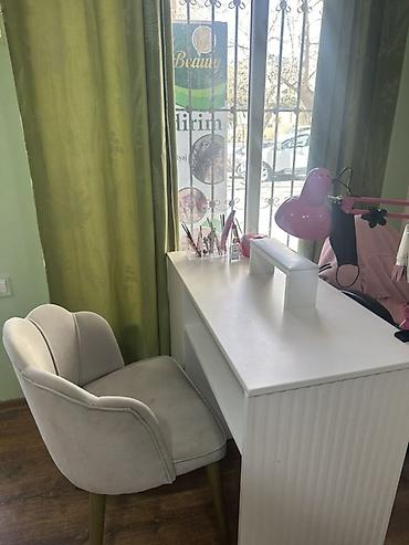 Salon, tibbi mebel: Salonumuza təcrübəli saç və dırnaq ustası tələb olunur. Daimi oturub — 4
