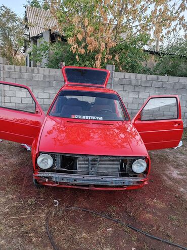 авто домкраты: Продается автомобиль-хэтчбек красного цвета с тремя дверями (2 боковые