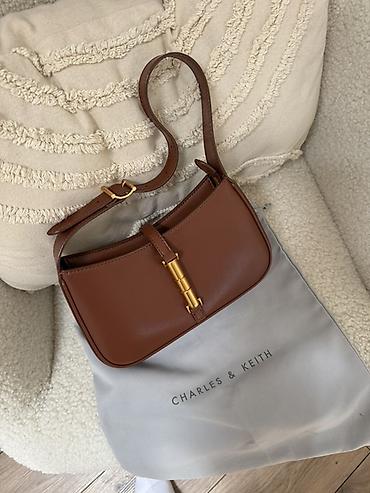 chanel chanta: Charles & Keith çiyin çantası - Model: qısa qayışlı baguette — 2