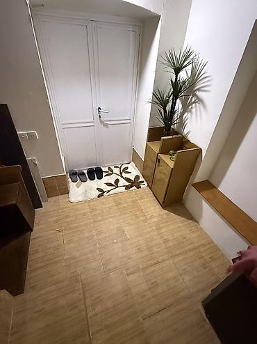 Otaqların günlük kirayəsi: Kirayə verilir: geniş və rahat mansard tipli otaq Xüsusiyyətlər: - — 9