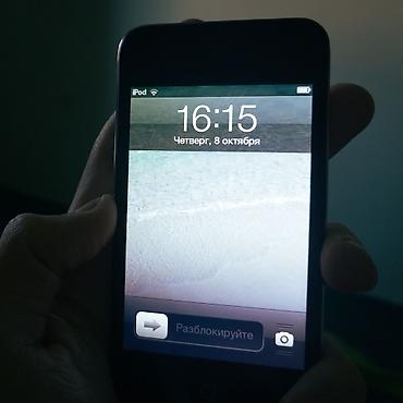 Другая аудиотехника: IPod touch 4 на 8GB, в комплекте только зарядка неоригинальная, из — 2