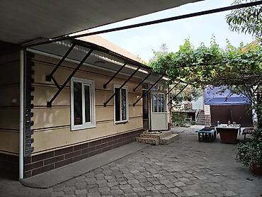 срочно продаю гараж: Продаётся жилой дом с уютным внутренним двором и озеленением — 9