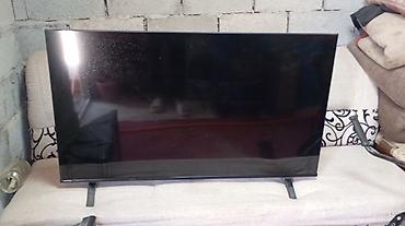 Телевизор Toshiba, диагональ около 43–50". Плоская LED‑панель с — 2
