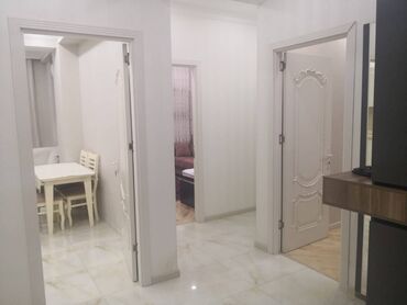 Uzunmüddətli kirayə mənzillər: Nərimanov metrosu yaxınlığında 16 mərtəbəli binanın 14-cü mərtəbəsində — 13