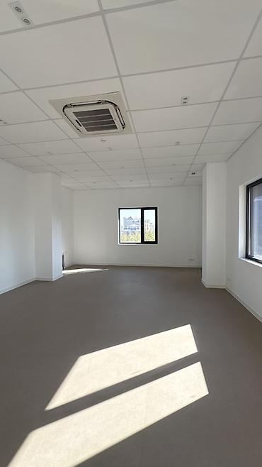 Сдаю Офисный кабинет: 44 м², В бизнес центре, С ремонтом, Первая линия at lalafo.kg Сдаю Офисный кабинет: 44 м², В бизнес центре, С ремонтом, Первая линия
