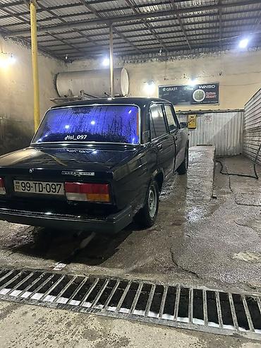 nol 7 maşın: LADA 2107 sedan – qara rəng, klassik kuzov dizaynı. - 4 qapılı, arxa — 4
