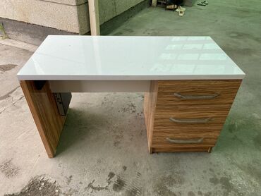 шкаф для офиса бу: Кеңсе үчүн үстөл, Колдонулган, Жөндөлбөй турган, Тик бурчтуу, Жыгач, Өзү алып кетүү