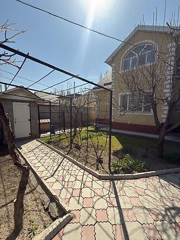 Продажа коттеджей и домов: Продаётся частный дом с благоустроенным двором. - Кирпичный — 2