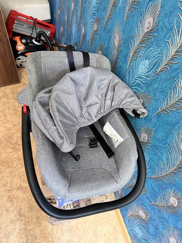 детский кресло для авто: Автокресло, цвет - Серый, Б/у