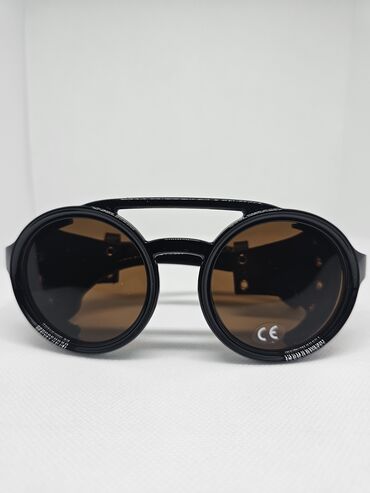 anar optik eyneklerin qiymetleri: 😎"Retro pank" stilində qeyri adi dizaynlı günəş eynəyi. ✅️Linzalar