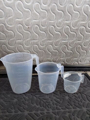 Digər qab-qacaq və mətbəx ləvazimatları: Ölçü qrafinləri dəsti – şəffaf plastik, tutacaqlı və tökmə ağızlı - — 3