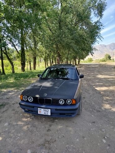 вмв 3: BMW 5 series GT: 1991 г., 2 л, Механика, Бензин, Седан