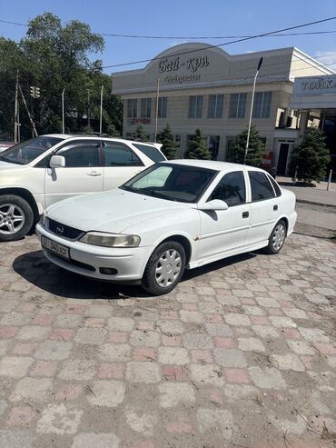 Opel: Срочно срочно Опел вектра Б Объем 2л Машина сырты,ичи идеальный
