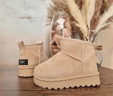 Ugg obuća: Ženske čizmice kolekcija jesen zima od 36 do 41 za samo 3300 din
Pk — 2