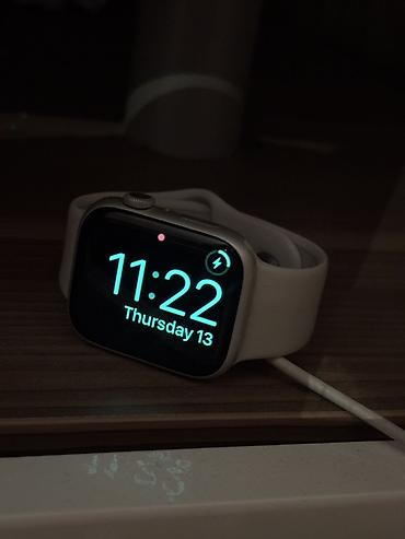apple whatch 3: Apple Watch 8 series 46 mm – kvadrat ekranlı, açıq rəngli silikon — 4