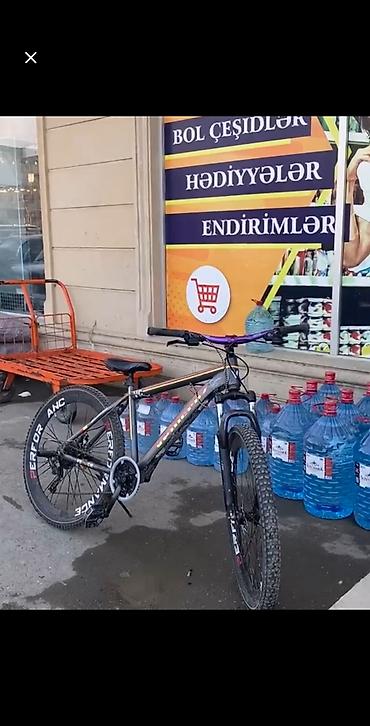zigzag velosiped: Dağ/şəhər tipli velosiped - Geniş profilli, dişli off-road təkərlər – — 1