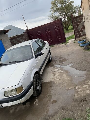 обменять автомобиль с доплатой: Volkswagen Passat: 1990 г., 1.8 л, Механика, Бензин, Седан