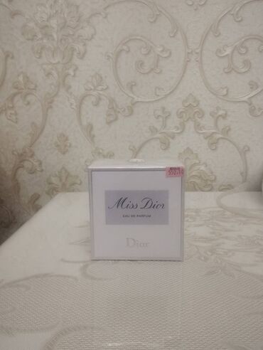 adore etir qiymetleri: Miss Dior EDP-100 ML. Israilden getirilib. Adore-da qiymeti 300