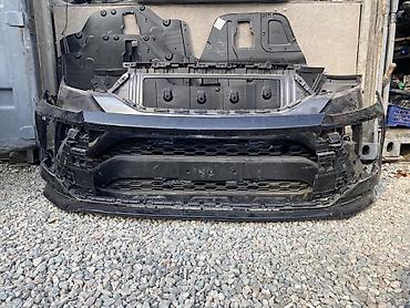 Передний бампер в сборе для автомобиля Volkswagen. На фото представлен