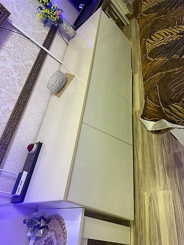 Ağ rəngli minimalist TV altlığı / konsol - Dizayn: Düz xətli lalafo.az -da Ağ rəngli minimalist TV altlığı / konsol - Dizayn: Düz xətli