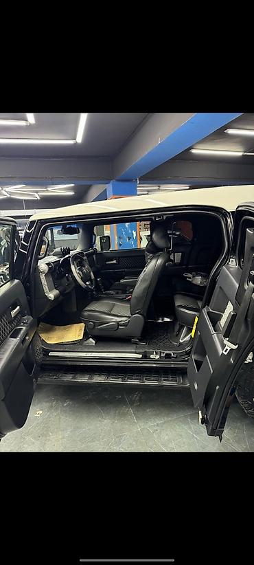 Транспорт: Toyota FJ Cruiser: 4 л | 2013 г. Внедорожник — 7
