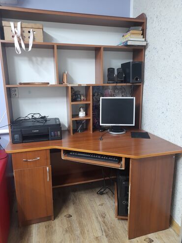 мебели ош: Продаю стол для письма и компьютера. Состояние хорошее