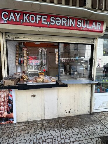 Ofislər: Köşk 20 yanvarda yerləşir. Xadavoy yerdi. 102və159 nömrəli avtobusun — 8