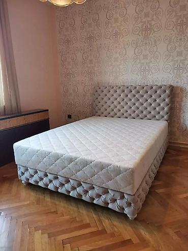 Kreveti: Tapacirani krevet sa visokim uzglavljem i mekim dijamantskim štepovima — 17