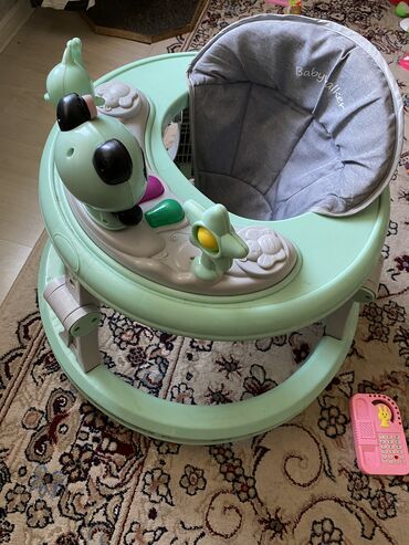 детская куртка на мальчика: Продаю ходунок baby walker в отличном состоянии, высота регулируется