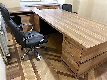 Ofis dəst mebeli: Ofis Mebel Dəsti - TƏCİLİ SATILIR Daxildir: - Rəhbər masası (1 ədəd) — 3