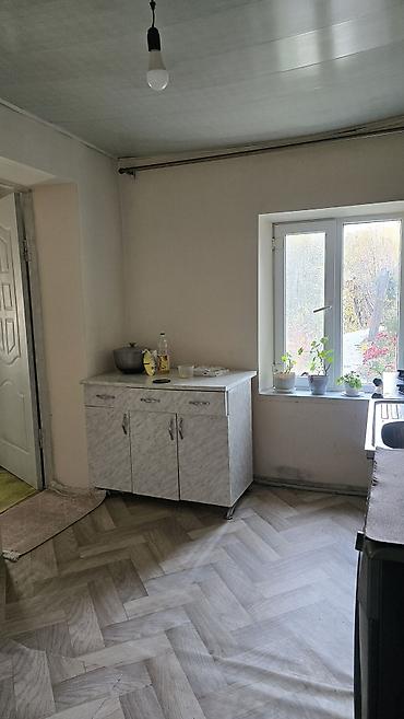 баткенге жардам: 50 м², 3 бөлмө, Аска-Таш ж/м, Үй-бүлөлүүлөргө — 6