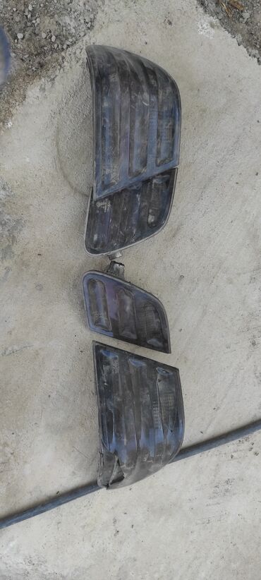 задний стоп мерседес w210 в Кыргызстан | Автозапчасти: Мерседес e210 W210 задние фонари фары задний стоп фары. 1 правый