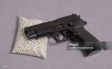 Oyuncaqlar: Pnevmatik/airsoft tipli tapança və plastik BB güllələri dəsti. Qara — 1