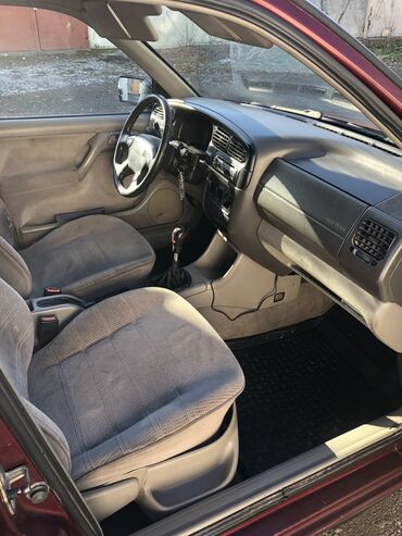 Volkswagen: Volkswagen Vento: 1993 г., 2 л, Механика, Бензин, Седан — 9