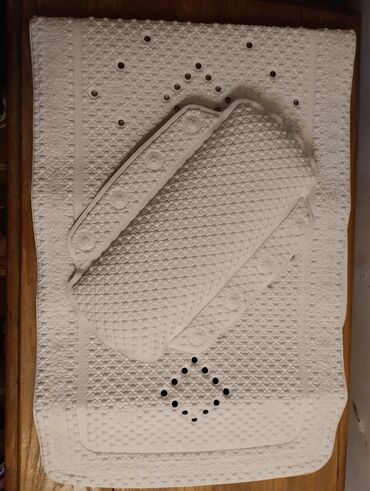 ванные коврики: Коврик и подушечка для ванны белые полиуритан на присосках немецкое