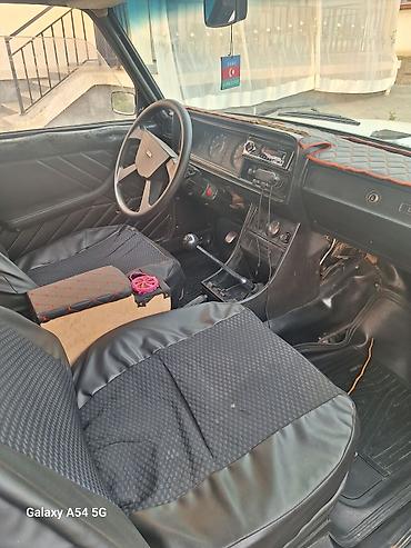 VAZ (LADA): LADA 2107, ağ rəng, sedan kuzov. Texniki xüsusiyyətlər: - — 6
