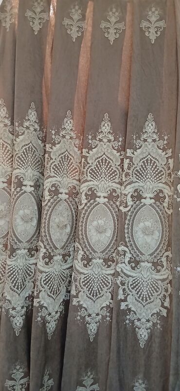 Pərdə və tüllər: Klassik üslubda zərif pərdə dəsti - Material: Tüllə kombin edilmiş — 4