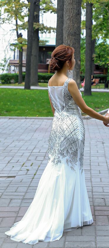 платье с белым воротником: Продаю свадебное платье, можно и как вечернее надеть. Идеально