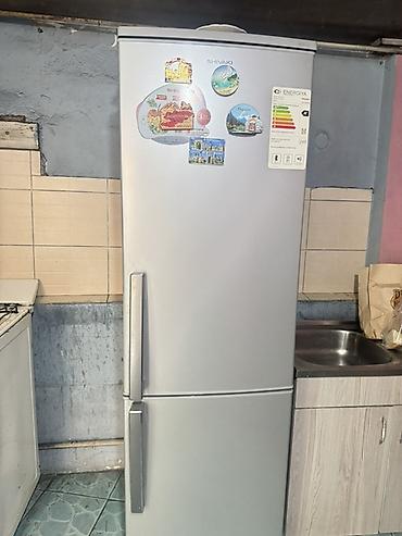 mini refrigerator: Холодильник Shivaki, серебристый, с нижней морозильной камерой — 2