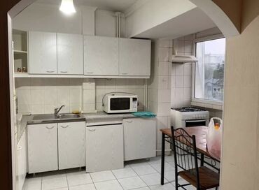 кухенный мебель: Кухонный гарнитур, Шкаф, Уголок, цвет - Белый, Б/у