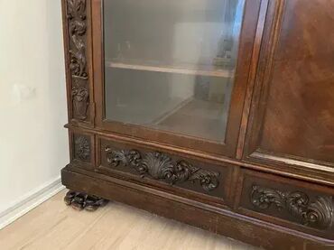 Stilske vitrine: Chippendale Stara stilska biblioteka / kabinetska vitrina 📚✨ Stara na lalafo.rs — 9 Stilske vitrine: Chippendale Stara stilska biblioteka / kabinetska vitrina 📚✨ Stara — 9