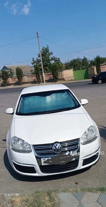 yeni traktorlarin satisi: Volkswagen Jetta: 1.6 l | 2010 il Sedan