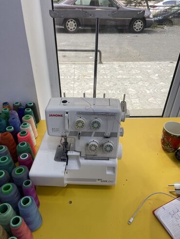 tikiş maşını jack: Tikiş maşını Janome, Overlok