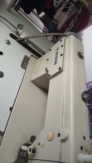 Промышленные швейные машинки: Промышленная швейная машина TYPICAL GC6-28-1C с комплектом стола и