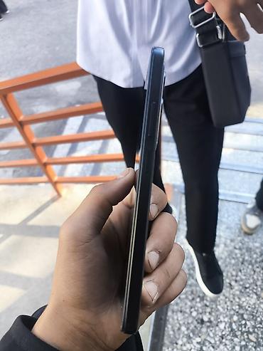 xperia 1: Смартфон REDMI 15 с безрамочным экраном и вырезом под фронтальную — 2