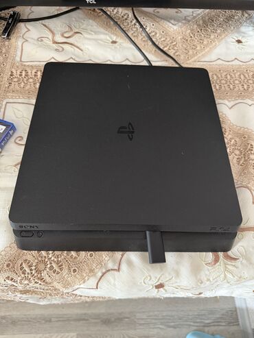 Digər oyun və konsollar: Ps 4 slim 500. Üzərində pultu ilə birlikdə