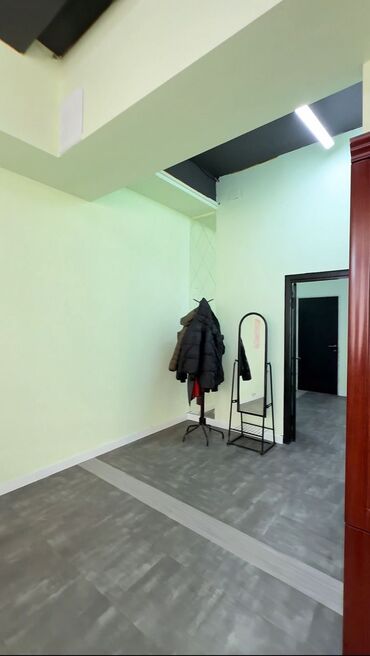 Офисы: Продаю Офис 250 м², С ремонтом, Без мебели, Многоэтажное здание, 2 этаж — 3